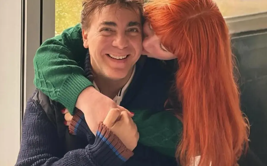El romance se hizo público a través de redes sociales.