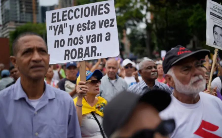 Los manifestantes también solicitaron mejoras salariales.