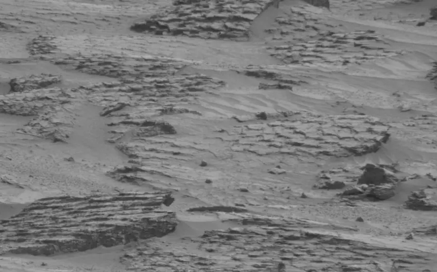 revela imágenes impactantes de rocas con patrones nunca vistos en Marte.