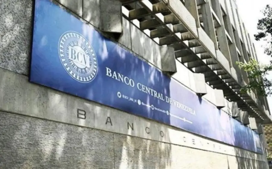 Fueron reactivados los servicios financieros y operaciones en dólares.