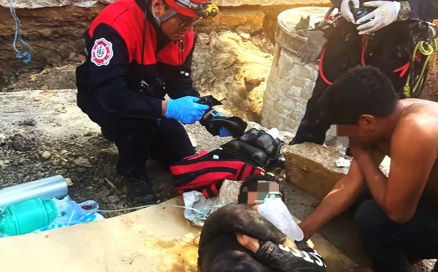 Personal de Bomberos auxilió al obrero.