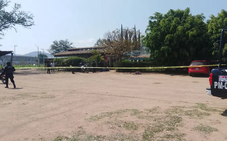 Ataque armado en restaurante deja un hombre sin vida.