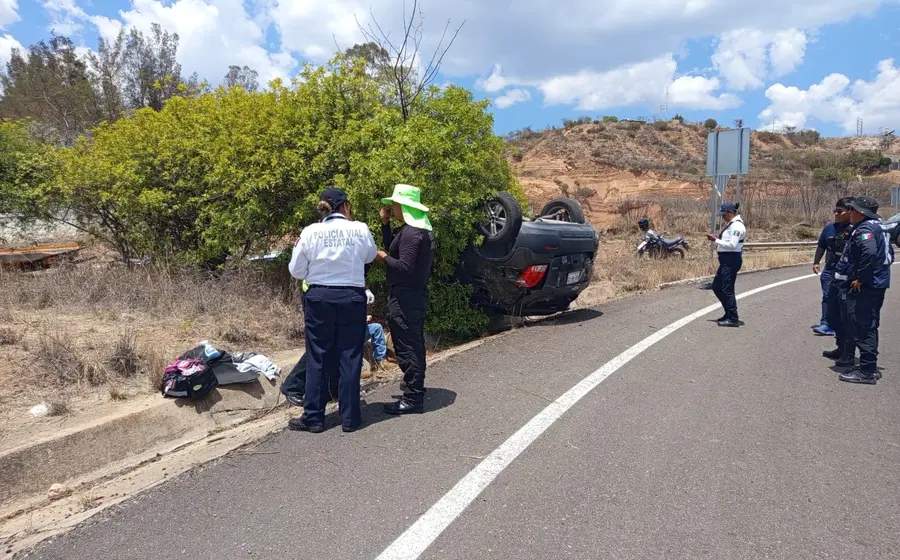 Volcadura en Nochixtlán deja 2 heridos.