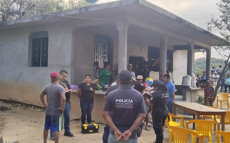 Un campesino de 55 años, identificado como Sebastián, falleció trágicamente al ser atacado por un enjambre de abejas en San Francisco Sayultepec.