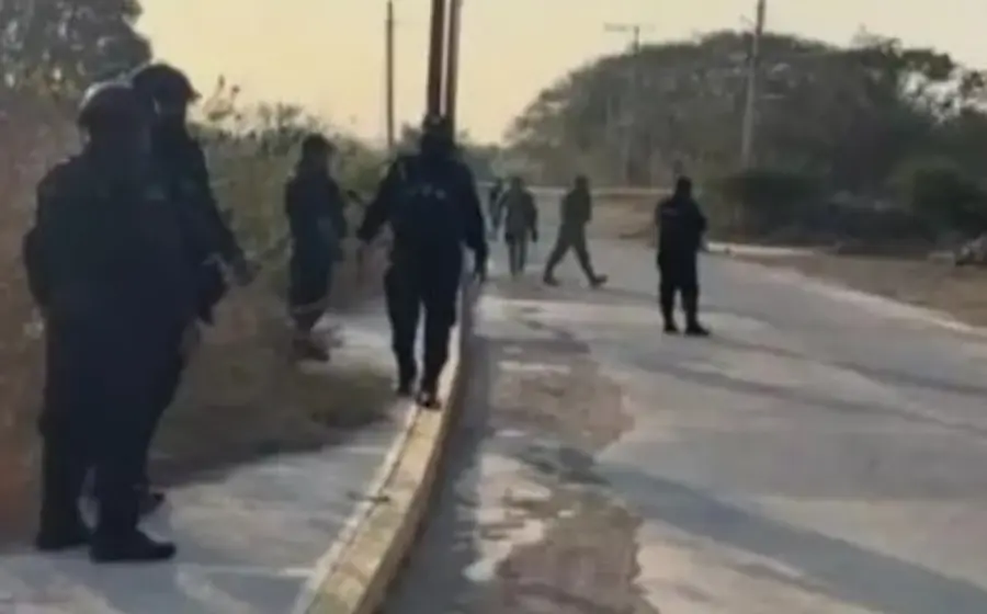Escena del crimen donde un abogado fue asesinado a balazos, víctima de un ataque junto a una empleada municipal.