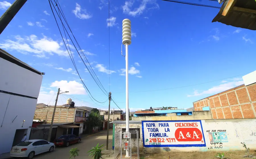 Habitantes de Oaxaca reciben la notificación de la alerta sísmica en sus teléfonos celulares, advirtiendo sobre un sismo de intensidad severa.