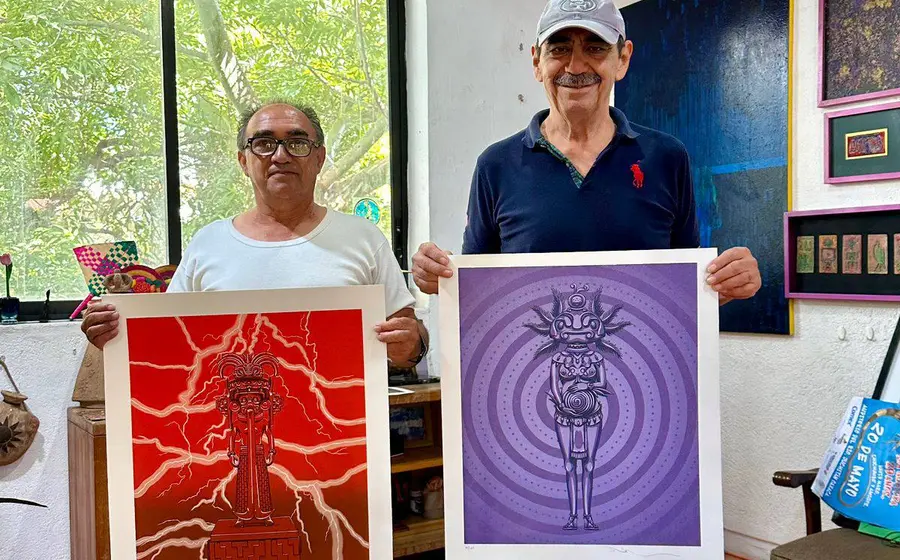 Los artistas de Juchitán de Zaragoza, Sabino López y Sabino Guisu, quienes donaron obras para respaldar al Foro Ecológico Juchiteco.