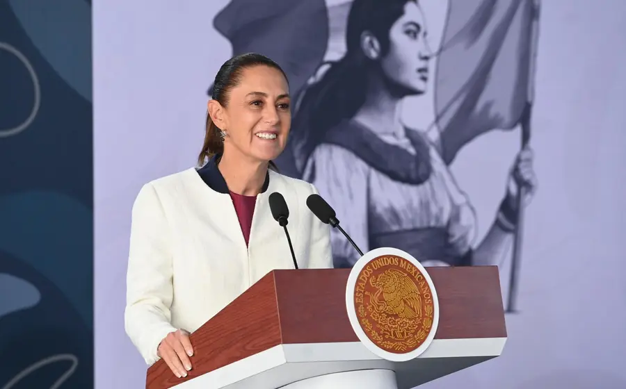 La mandataria Claudia Sheinbaum informa sobre la caída histórica de homicidios dolosos, atribuyendo el éxito a la Estrategia Nacional de Seguridad.
