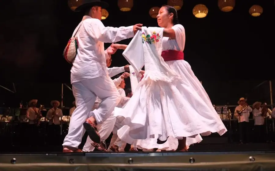 Convocatoria para que jóvenes bailarines de danza folklórica participen en la selección para la Compañía de Danza del Estado de Oaxaca 2026.
