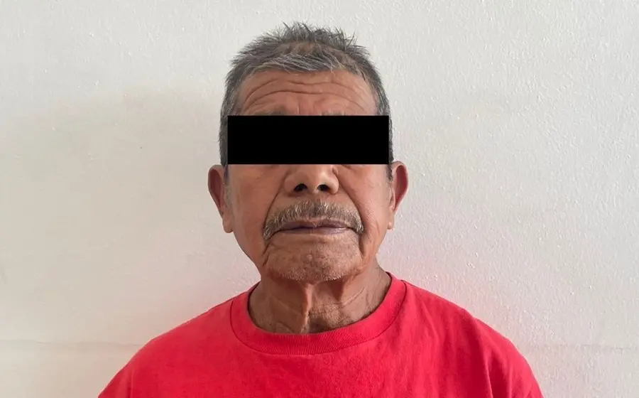 Agentes investigadores realizan la detención del sujeto N.J.L.S., acusado como presunto responsable del delito de violación en la Villa de Zaachila.