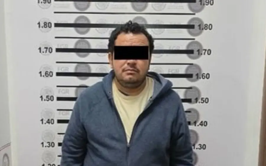 El presunto asesino de una mujer en Santiago Minas, Sola de Vega, es mostrado tras ser detenido y vinculado a proceso judicial.