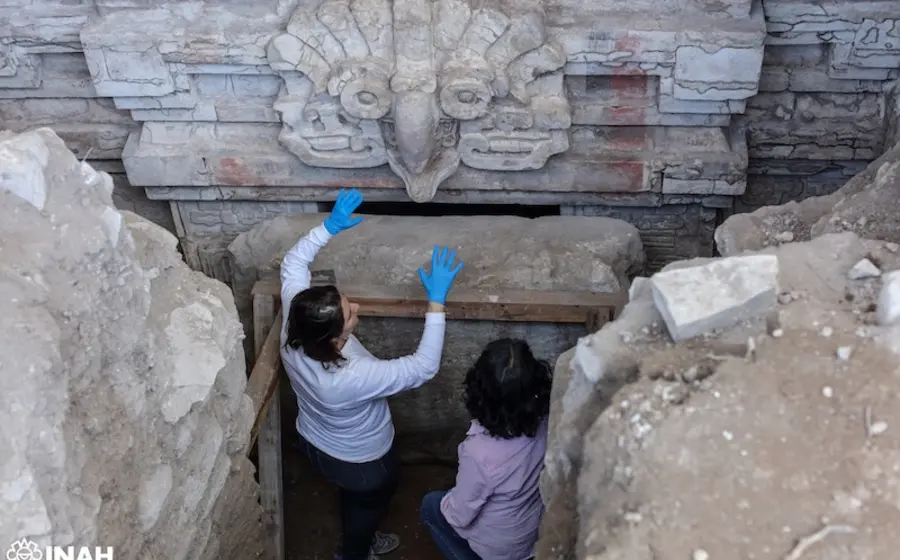 Un equipo interdisciplinario del Centro INAH Oaxaca realiza labores de conservación e investigación en el sitio del hallazgo histórico de la tumba zapoteca.