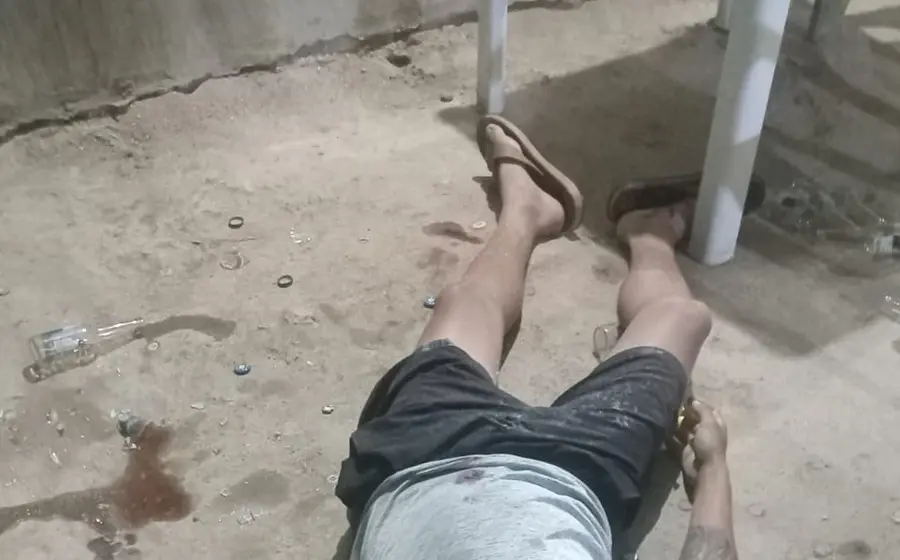 Escena del crimen en un bar de Jamiltepec, donde Ricardo R., de 33 años de edad, fue asesinado a balazos.