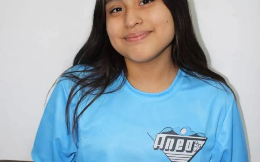 La joven atleta y nadadora Camila Carpio, quien destaca en diversas pruebas de la disciplina acuática a nivel competitivo.