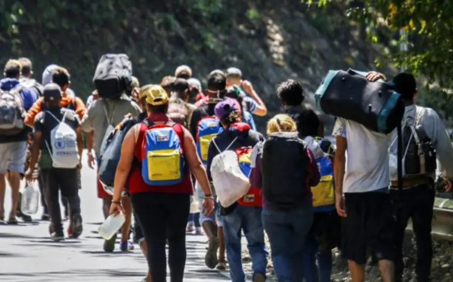 Un grupo de migrantes en una calle de Oaxaca, estado que no ha registrado un alza en el flujo de personas por la política migratoria de EE.UU.