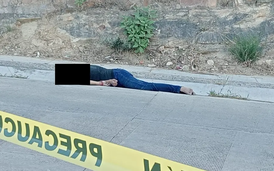 La escena del crimen donde un obrero fue ejecutado con un disparo en la cabeza en el fraccionamiento Punta Vizcaya.