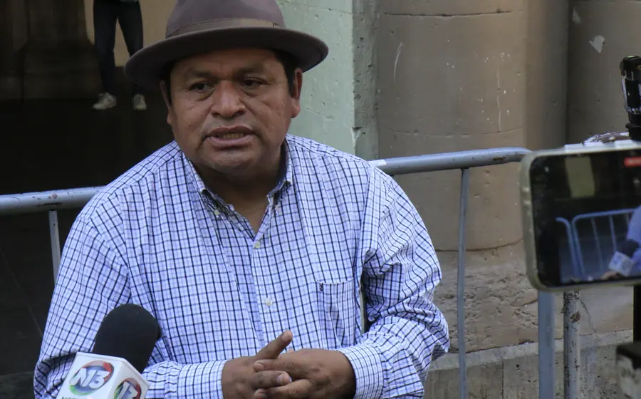 Un pastor evangélico fue desterrado de Santiago Malacatepec, en un acto que su defensa legal calificó como una expulsión forzada.