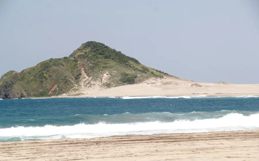 Las playas Cangrejo, Guelaguichi y Chipehua lucen concurridas por turistas durante el periodo vacacional que dejó una importante derrama económica en la región.