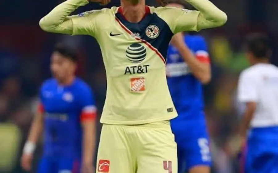 El delantero mexicano Raúl Jiménez, quien podría regresar a jugar con el Club América como refuerzo para el torneo Apertura 2026.