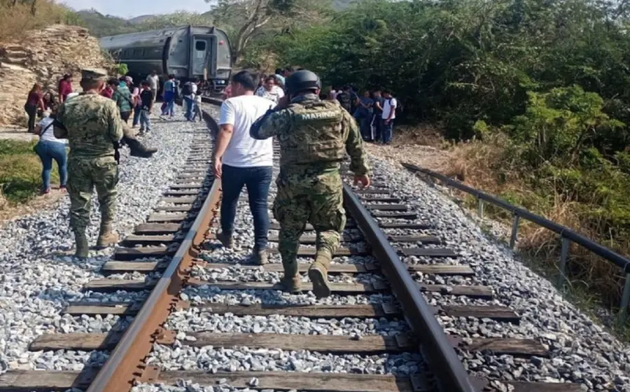 La vía férrea del Tren Interoceánico en Oaxaca que será revisada y certificada por el gobierno federal después de una reciente tragedia.