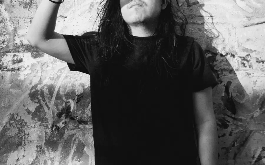 El cineasta oaxaqueño Rogelio Chicatti Villalobos, director del documental 'No te arrugues cuero viejo' que participa en un festival internacional de cine.