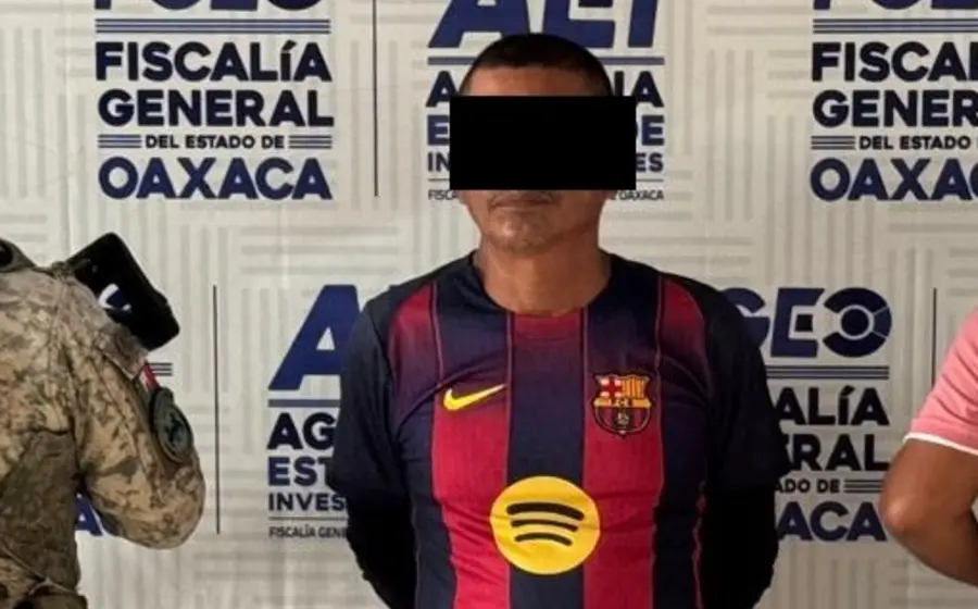 Fotografía del detenido identificado como T.C.B., quien fue arrestado por las autoridades al enfrentar cargos por presunto abuso sexual y otros delitos.