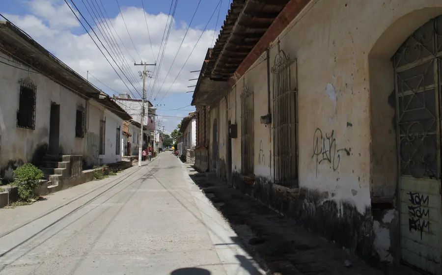 Un grupo de vecinos de Tehuantepec se mantiene en alerta y organizado para vigilar las calles ante la imparable ola de robos a casa habitación.