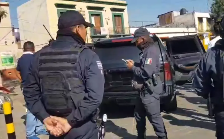 Tras reporte de disparos, AEI asegura camionetas blindadas y detiene a líder sindical