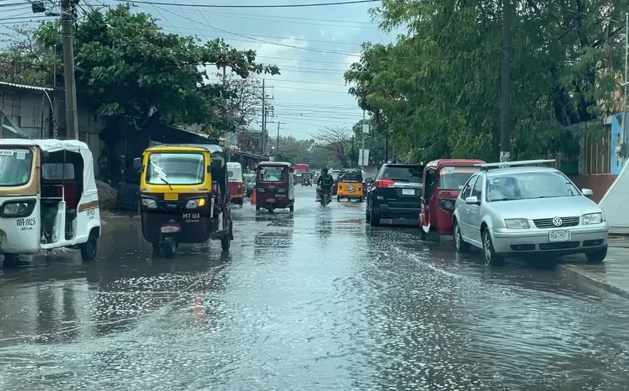 Lluvia ligera provoca caos eléctrico en el Istmo: miles de hogares sin luz.