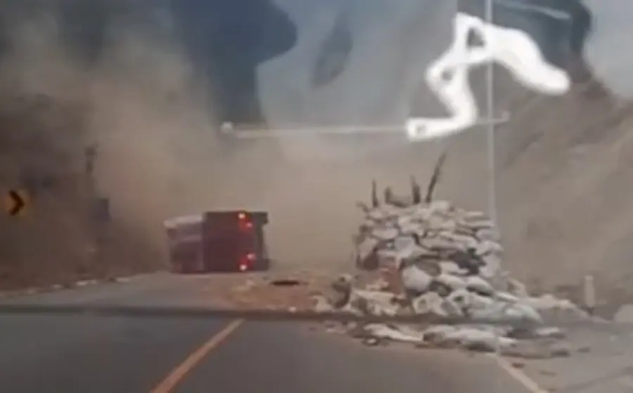 Volcadura en la supercarretera a la Costa: conductor salió ileso.