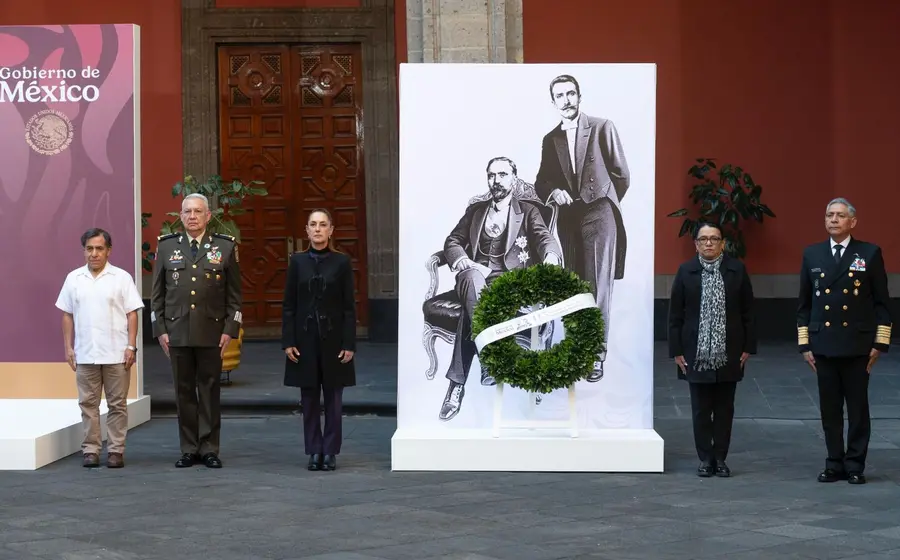 Guardia de honor en Palacio Nacional por Madero y Pino Suárez.