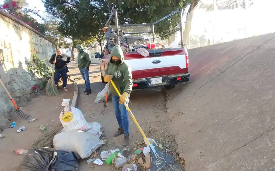 Una gran acumulación de bolsas de basura en una calle de la capital, lo que representa un grave foco de infección para los ciudadanos.