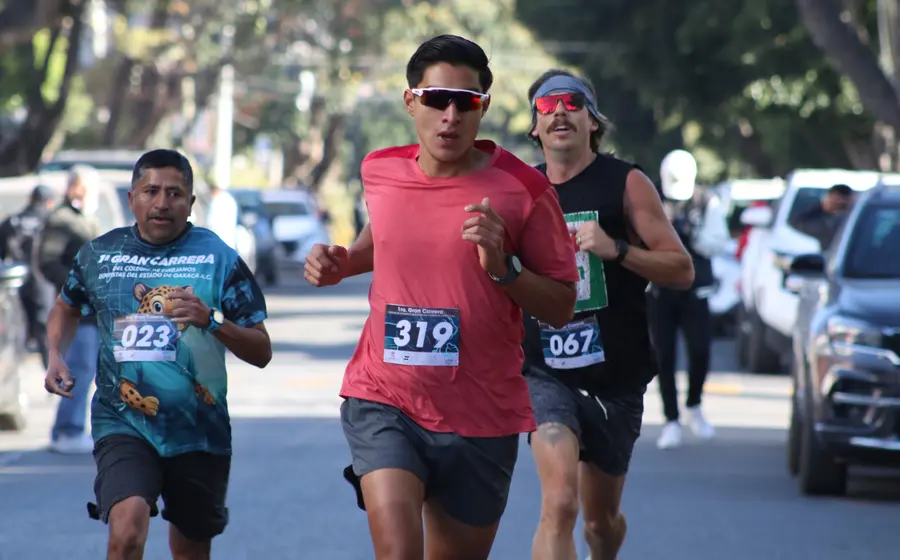 Alberto Reyes Morales compite en la Carrera del Odontólogo, el evento deportivo con el que los dentistas celebraron su día y del cual resultó ganador.