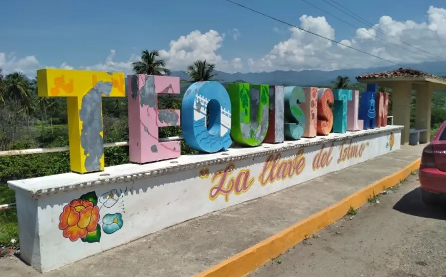 Escena del crimen donde un hombre presuntamente asesinó a su propio hermano en la comunidad de Magdalena Tequisistlán, Tehuantepec.