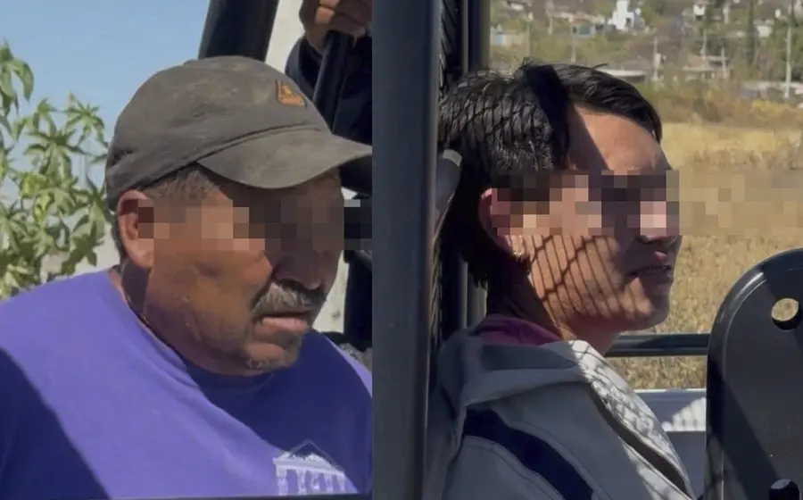 El campesino Joaquín posa junto a sus dos hijos, quienes fueron acusados falsamente de secuestro en Miahuatlán y posteriormente liberados por la Fiscalía.