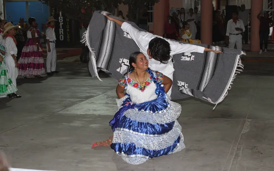 Miembros de la comunidad de Unión Hidalgo celebran el trigésimo aniversario de su Casa de Cultura con un evento lleno de tradición y folclore.