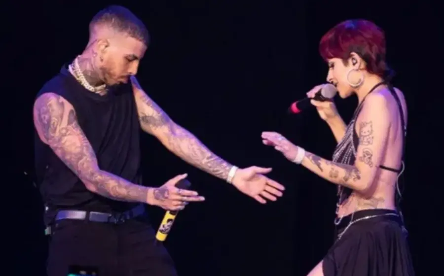La cantante argentina Cazzu, quien dejó de seguir a Rauw Alejandro y Jhayco por una canción que menciona a su expareja Nodal.