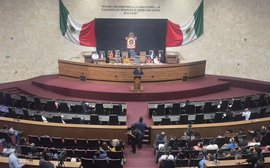 Funcionarios públicos durante una de las comparecencias oficiales de la semana para discutir los avances y problemas en movilidad, bienestar y cultura.