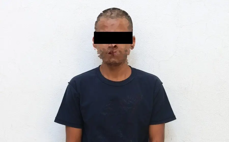 Las dos personas detenidas por el presunto delito de robo con violencia, quienes quedaron a disposición del Ministerio Público para su proceso legal.