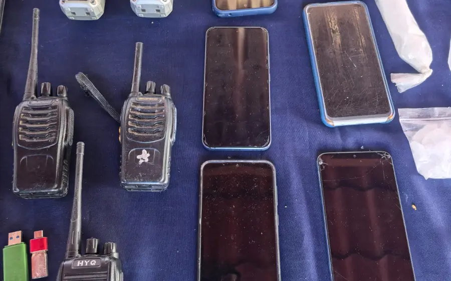 Intervención policiaca en un hotel de la colonia Estado de Oaxaca donde fueron detenidos presuntos narcomenudistas durante la tarde del sábado.