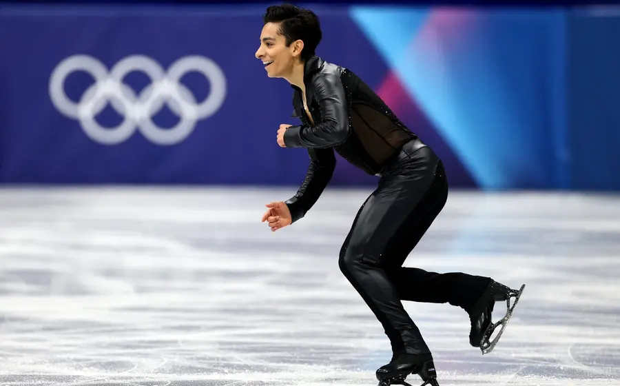 El patinador artístico mexicano Donovan Carrillo, una leyenda del deporte, durante su mejor actuación en la competencia de Milano Cortina 2026.