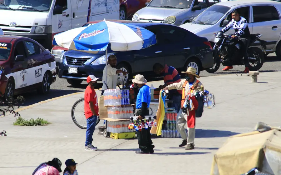 Una escena de trabajo que representa el empleo informal en Oaxaca, la principal fuente de trabajo sin red de seguridad para los ciudadanos.