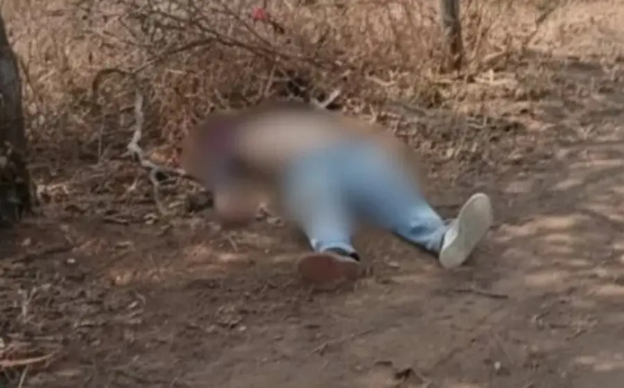Escena del crimen en el lienzo charro de Tehuantepec, donde un hombre fue víctima de un ataque armado y perdió la vida.