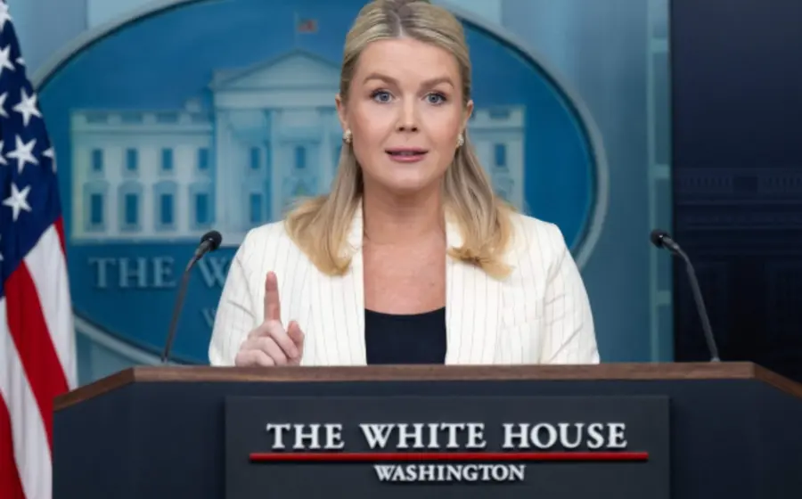 Karoline Leavitt, portavoz de la Casa Blanca, en una fotografía relacionada con la administración del expresidente Donald Trump.