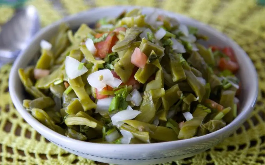 Un platillo preparado con nopales, una opción económica y tradicional para el menú de vigilia que ayuda a cuidar el bolsillo.