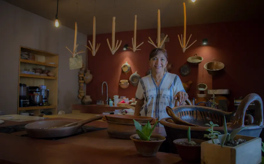 Olga Cabrera Oropeza, importante referente de la gastronomía en México y heredera de la tradición mixteca Ñuu Savi, posa para un retrato.