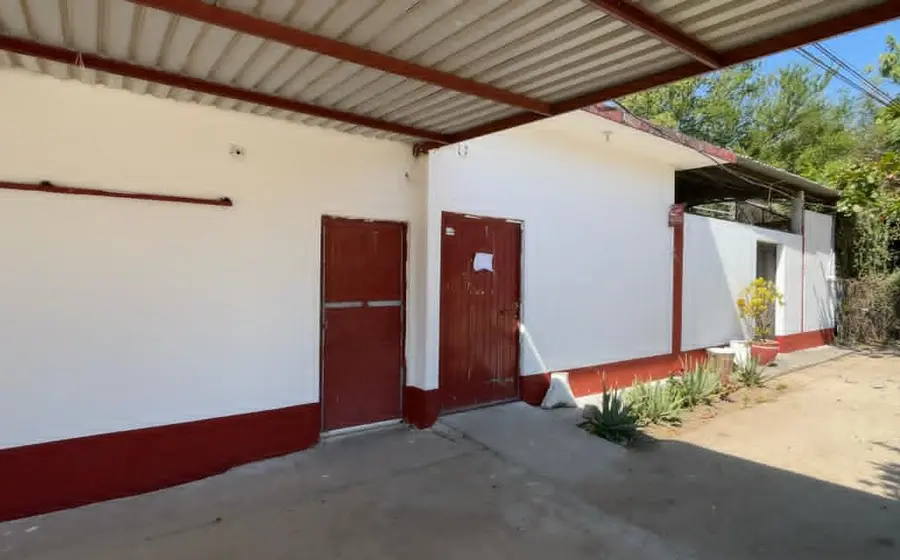 El centro integrador de Bienestar en Juchitán permanece cerrado, obligando a los interesados a trasladarse a Tehuantepec o Ixtepec para realizar sus trámites.