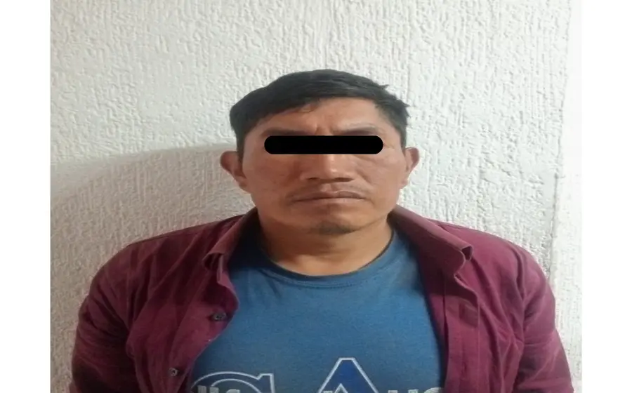 Saúl es detenido por agentes ministeriales, acusado del delito de abuso sexual y violación en contra de su esposa en Tlacolula de Matamoros.