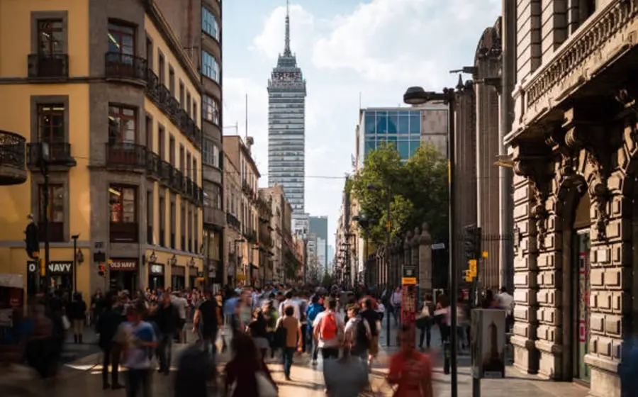 Guía definitiva: Cómo encontrar departamentos baratos en CDMX y qué negociar antes de firmar.