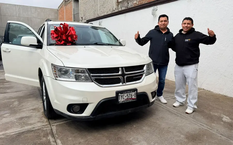 Las empresas Rifas Entre Amigos Puebla y Rifas El Gallo realizaron una nueva entrega de vehículos e invitaron a la ciudadanía oaxaqueña a sumarse a sus sorteos semanales basados en la Lotería Nacional.